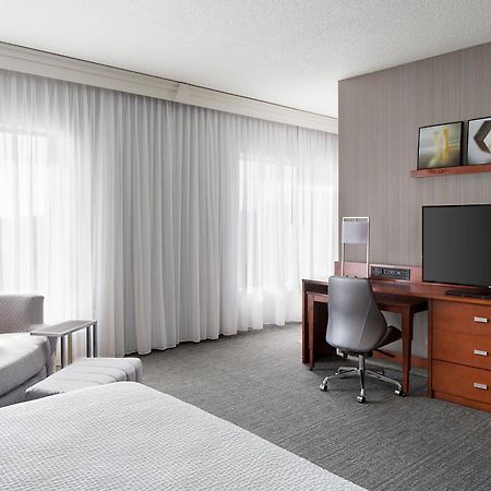 Courtyard Grand Rapids Downtown Hotel Екстериор снимка