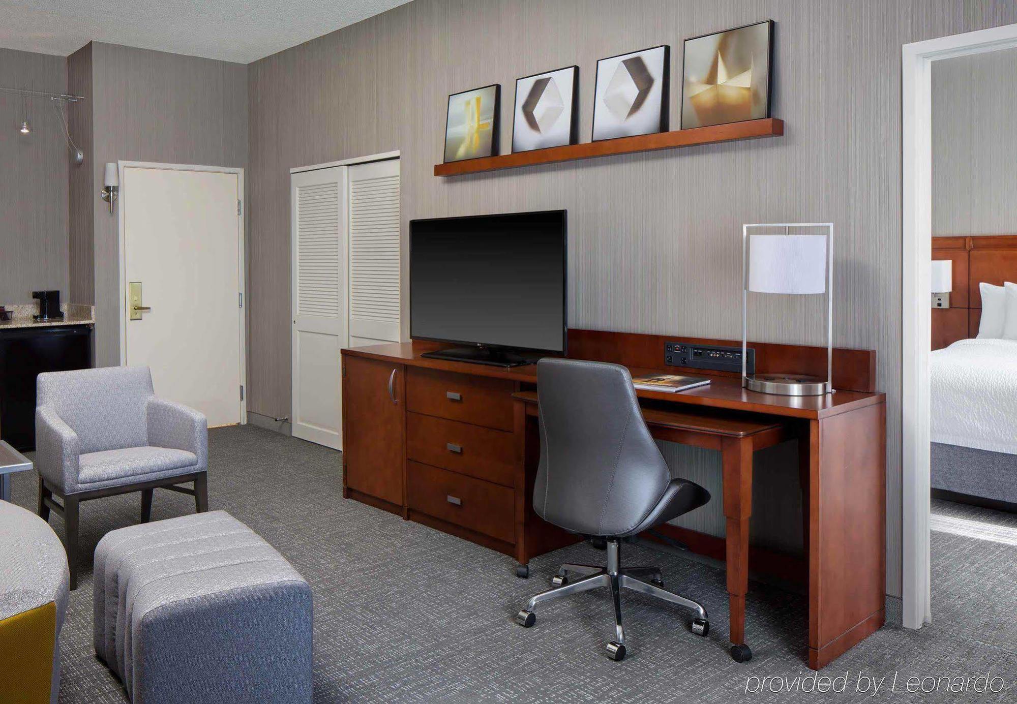 Courtyard Grand Rapids Downtown Hotel Екстериор снимка